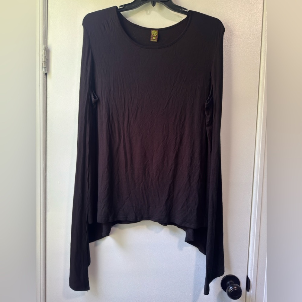 24/7 Comfort Apparel Black Shorts Sleeve Top With Cape